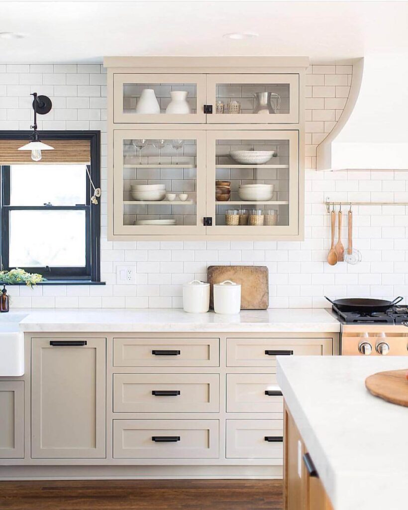 Trending Kitchen Cabinet Colors to Try Now 18
