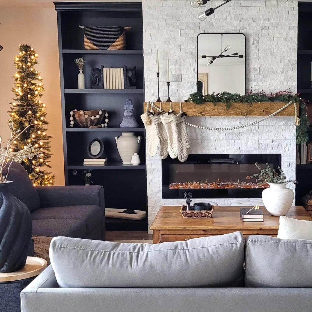 Christmas Mantel Decor Ideas to Try This Year 18
