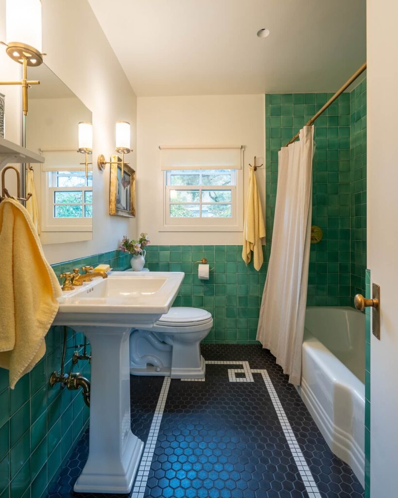 Stunning Bathroom Tile Ideas to Inspire You 19