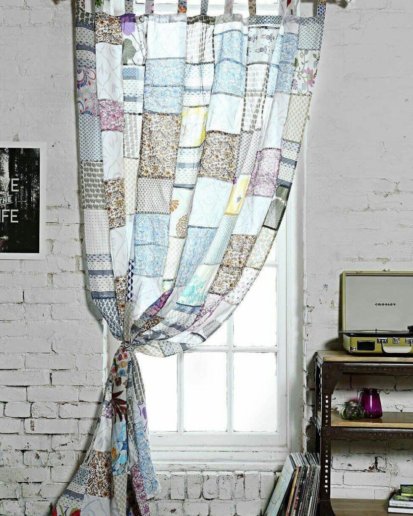 Curtain Color Ideas to Refresh Any Room 19