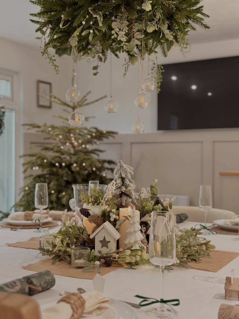 Small Space Christmas Decorating Ideas That Pop 19