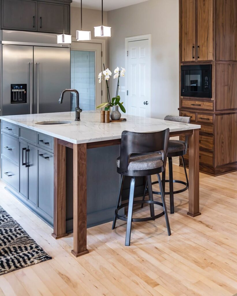 Two-Tone Kitchen Cabinet Ideas to Try Now 19