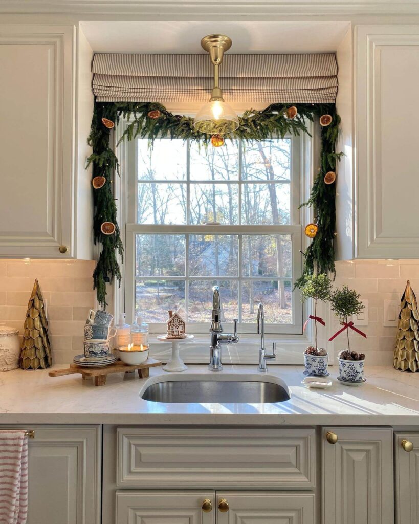 Christmas Kitchen Decor Ideas to Try Now 19