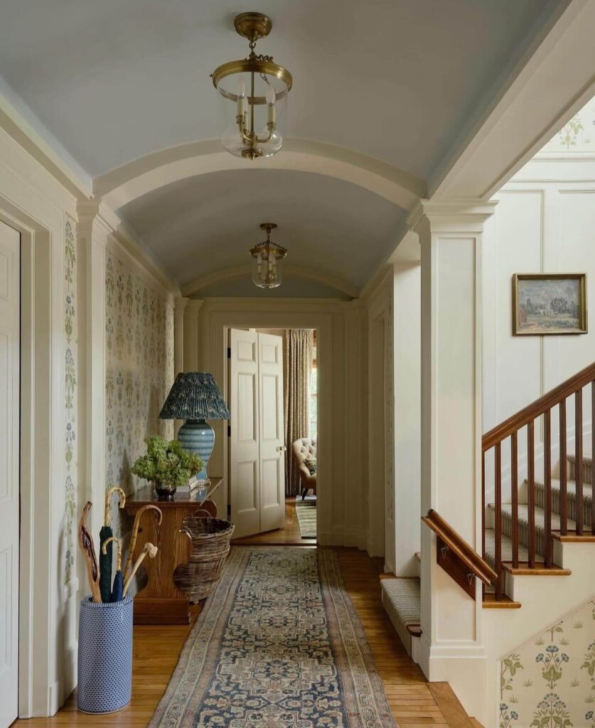 Entryway Ideas to Welcome in Style 2