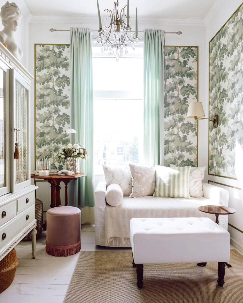 Small Living Room Layouts That Maximize Space 2