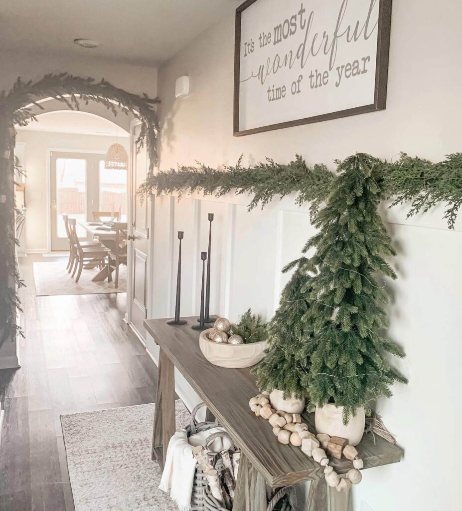 Christmas Entryway Ideas to Welcome Guests 2
