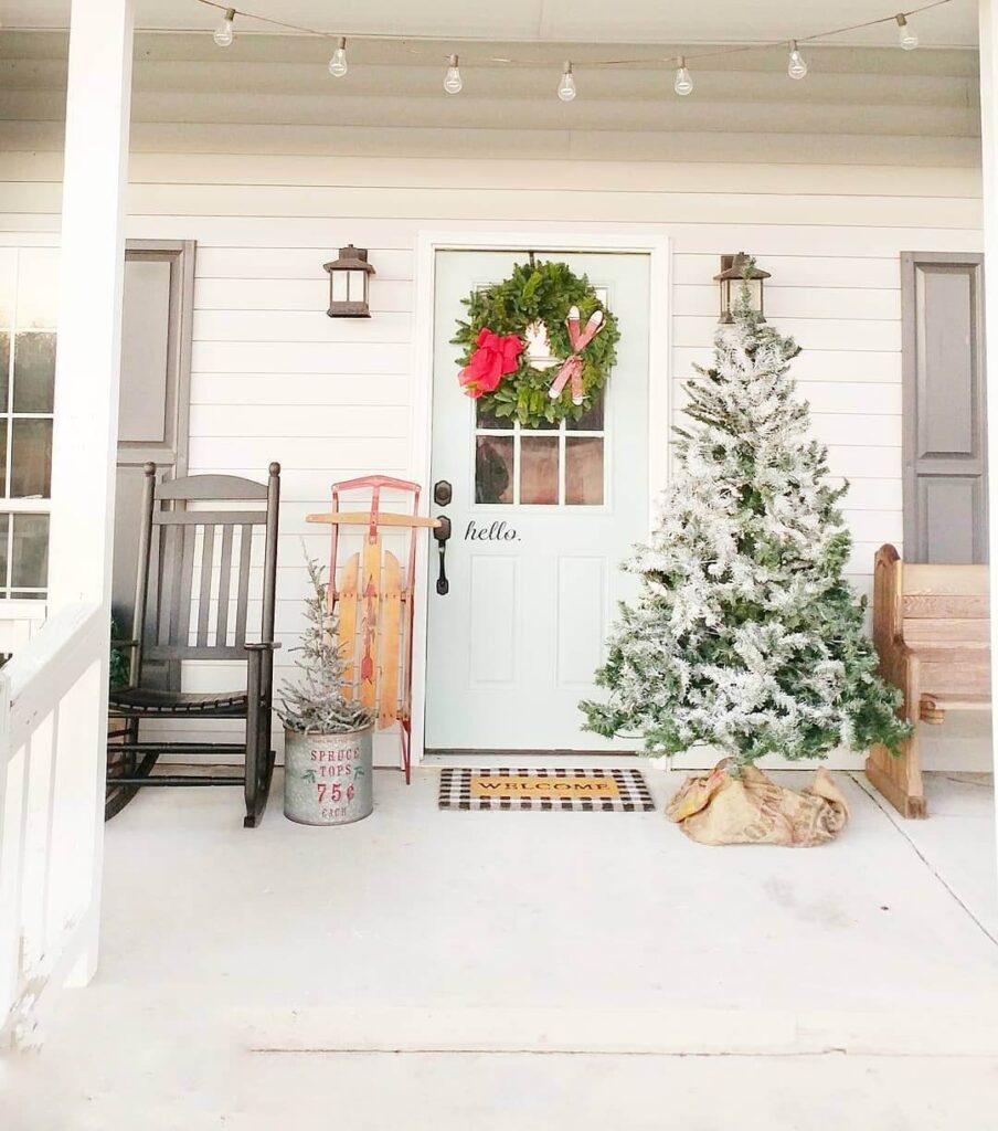 Front Porch Christmas Decor Ideas to Try Now 2