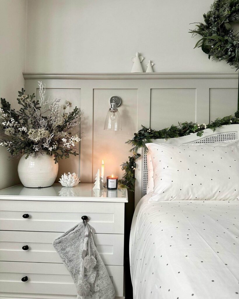 Christmas Bedroom Decor Ideas for Cozy Vibes 2