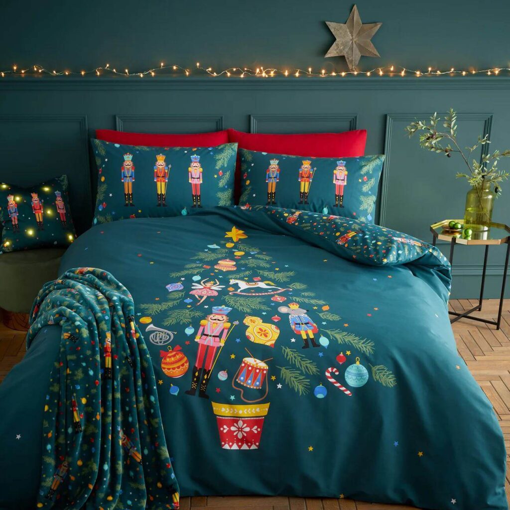 Christmas Bedding Ideas for a Festive Bedroom 2