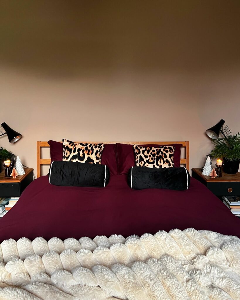 Christmas Bedding Ideas for a Festive Bedroom 20