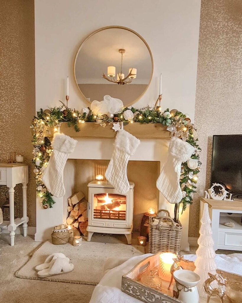 Christmas Mantel Decor Ideas to Try This Year 20