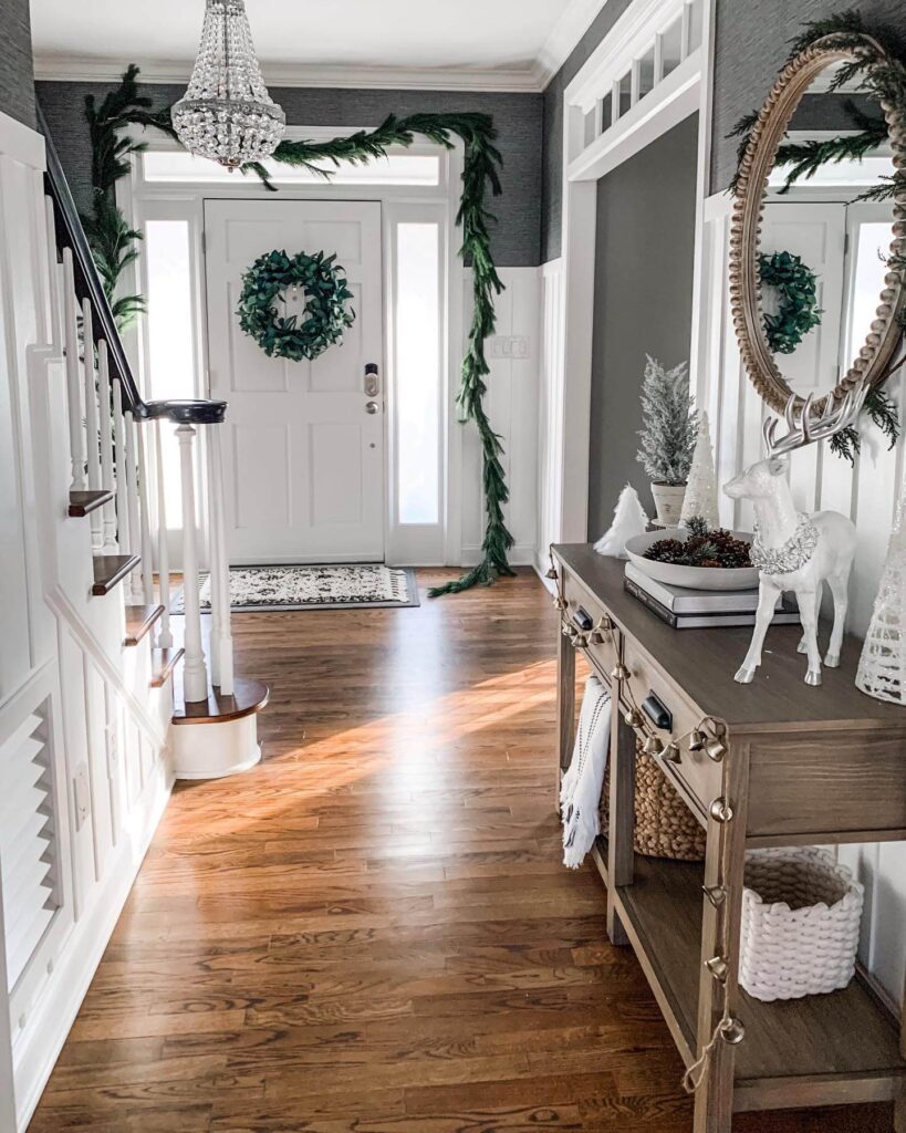 Christmas Entryway Ideas to Welcome Guests 20