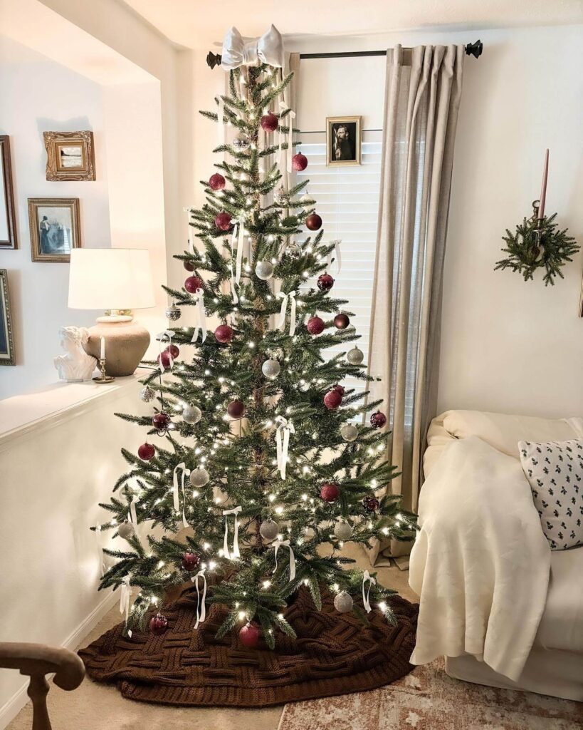 Small Space Christmas Decorating Ideas That Pop 20