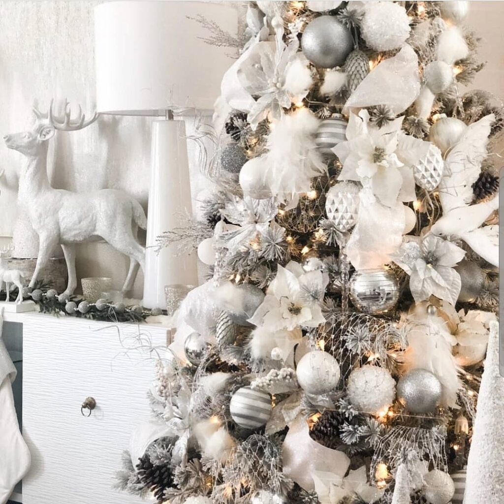 Glam Christmas Decor Ideas for a Luxe Look 20