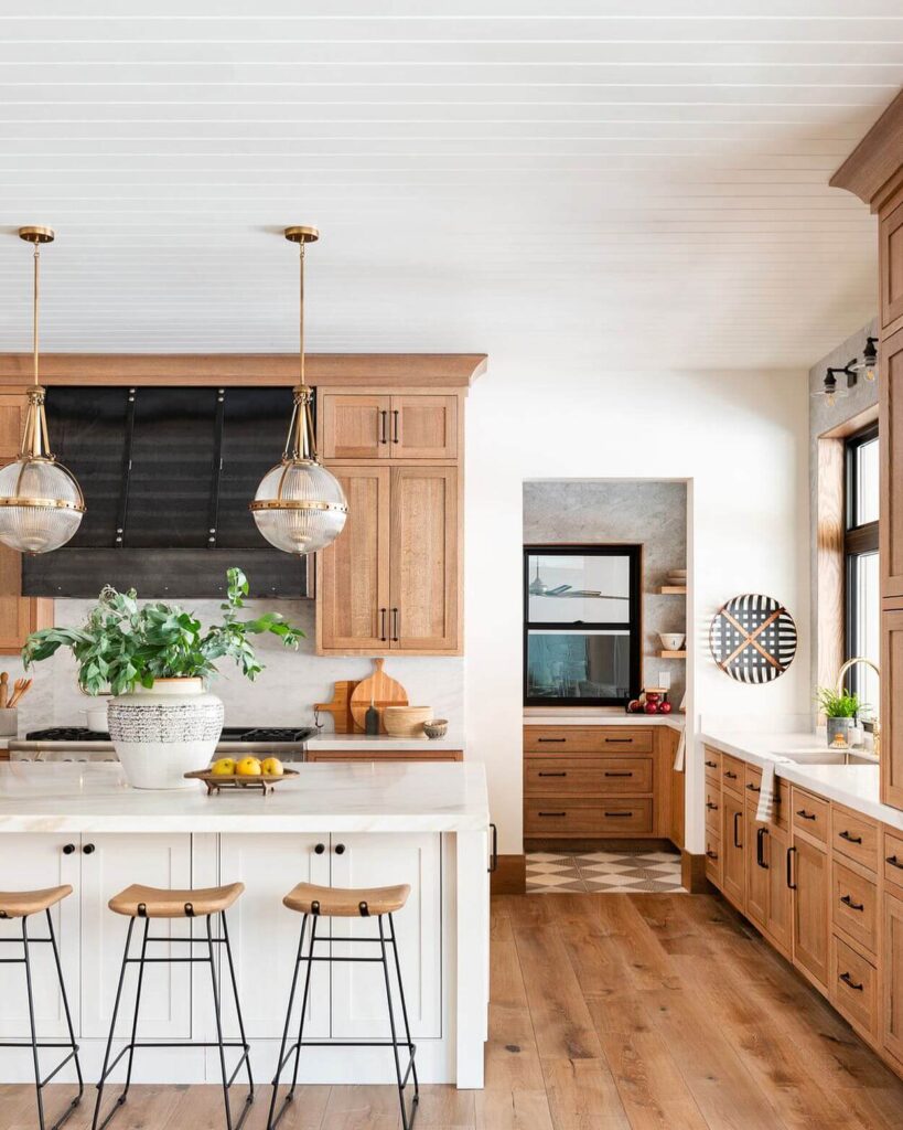 Trending Kitchen Cabinet Colors to Try Now 21