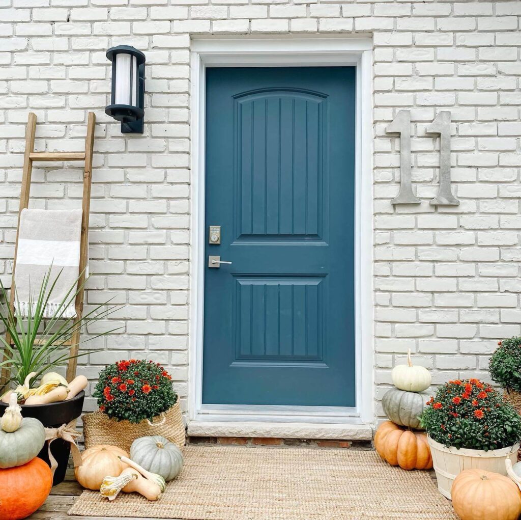 Thanksgiving Porch Decor Ideas to Welcome Fall 21