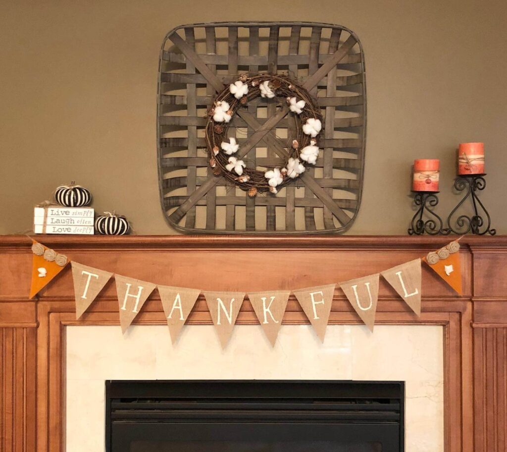 Thanksgiving Mantel Decor Ideas to Try Now 22