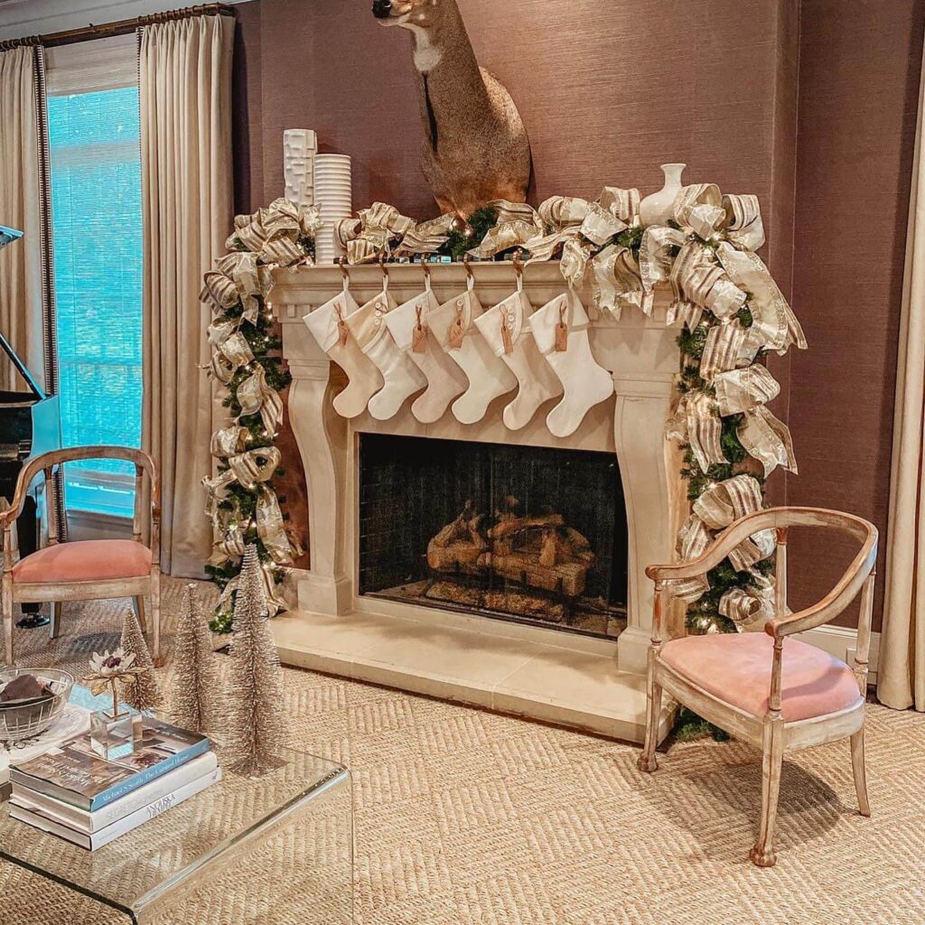 Christmas Mantel Decor Ideas to Try This Year 22