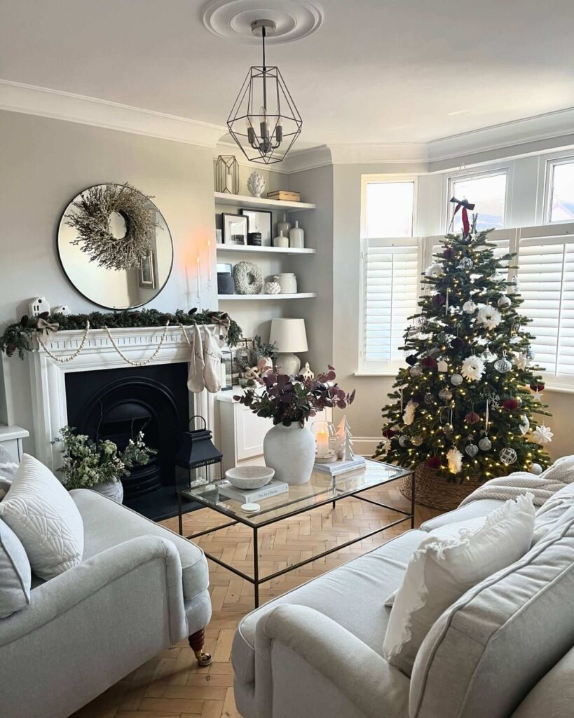 Christmas Living Room Ideas for a Festive Home 22
