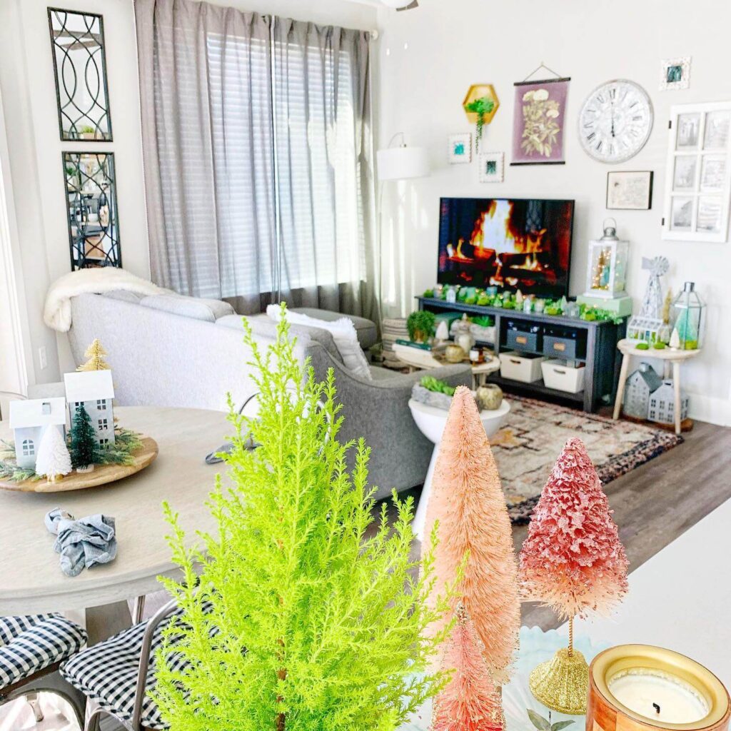 Small Space Christmas Decorating Ideas That Pop 22