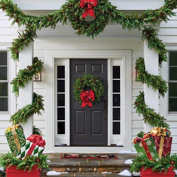 Front Porch Christmas Decor Ideas to Try Now 23