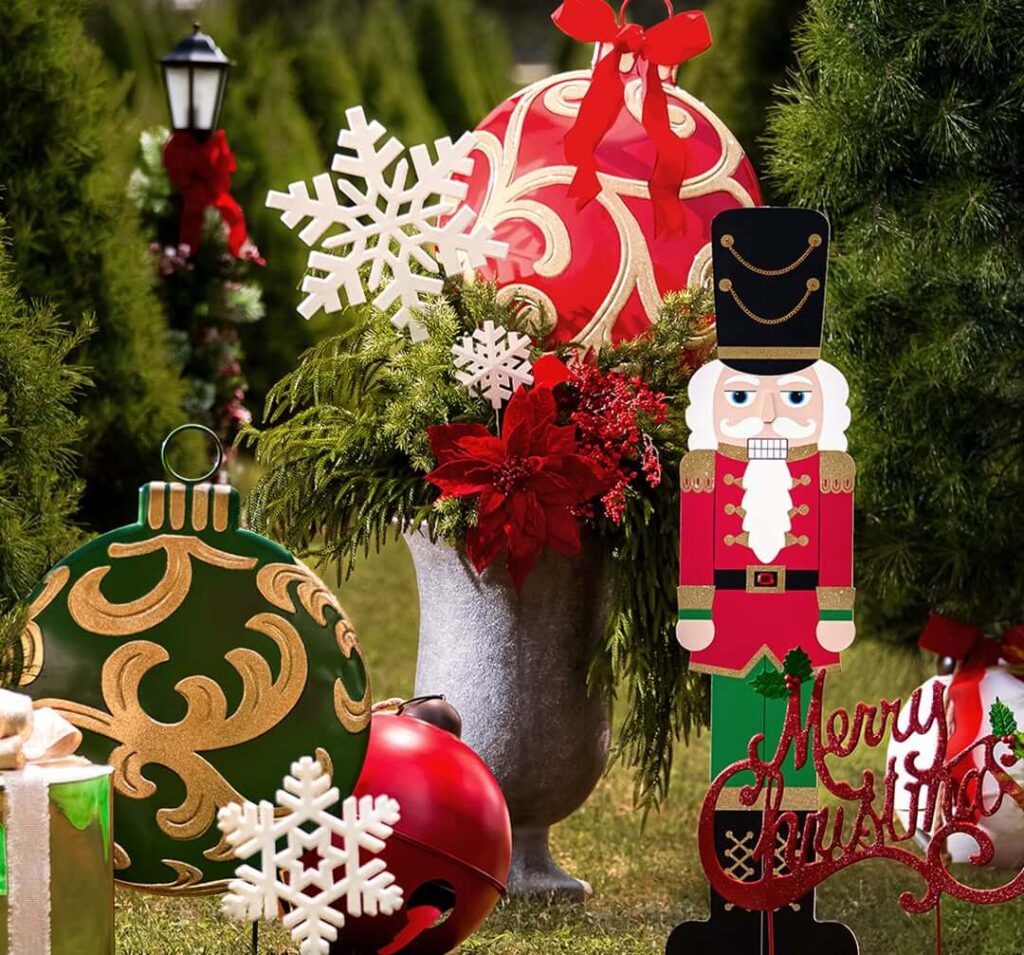 Christmas Yard Decor Ideas That Shine Bright 23