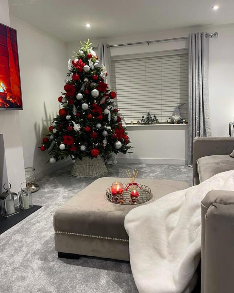 Glam Christmas Decor Ideas for a Luxe Look 23