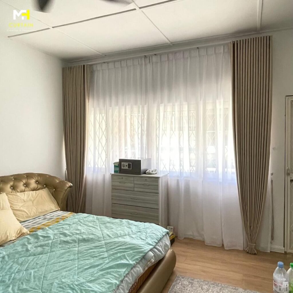 Curtain Color Ideas to Refresh Any Room 23