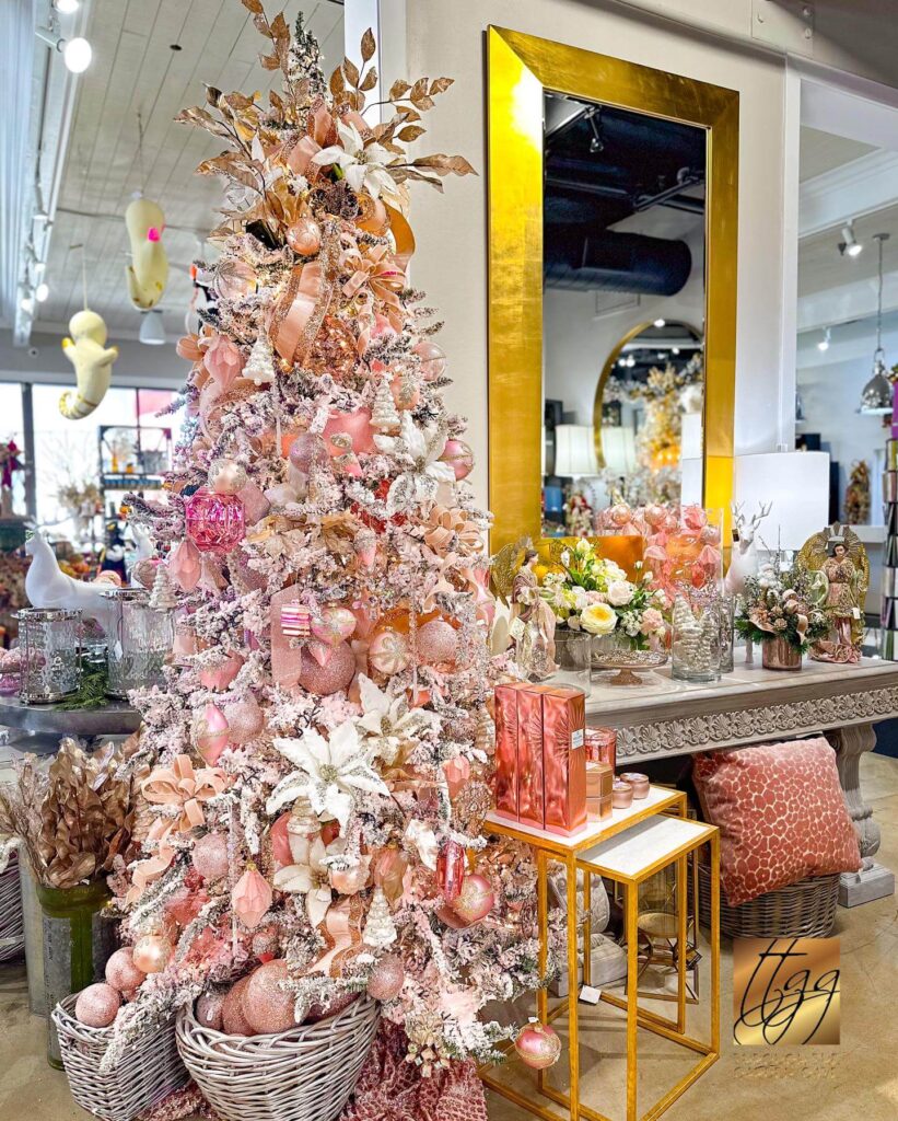 Pink Christmas Decor Ideas You’ll Love 23