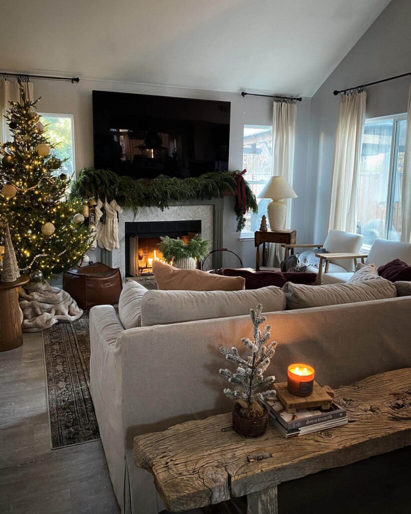 Christmas Living Room Ideas for a Festive Home 23