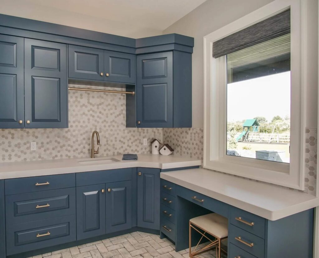 Trending Kitchen Cabinet Colors to Try Now 24
