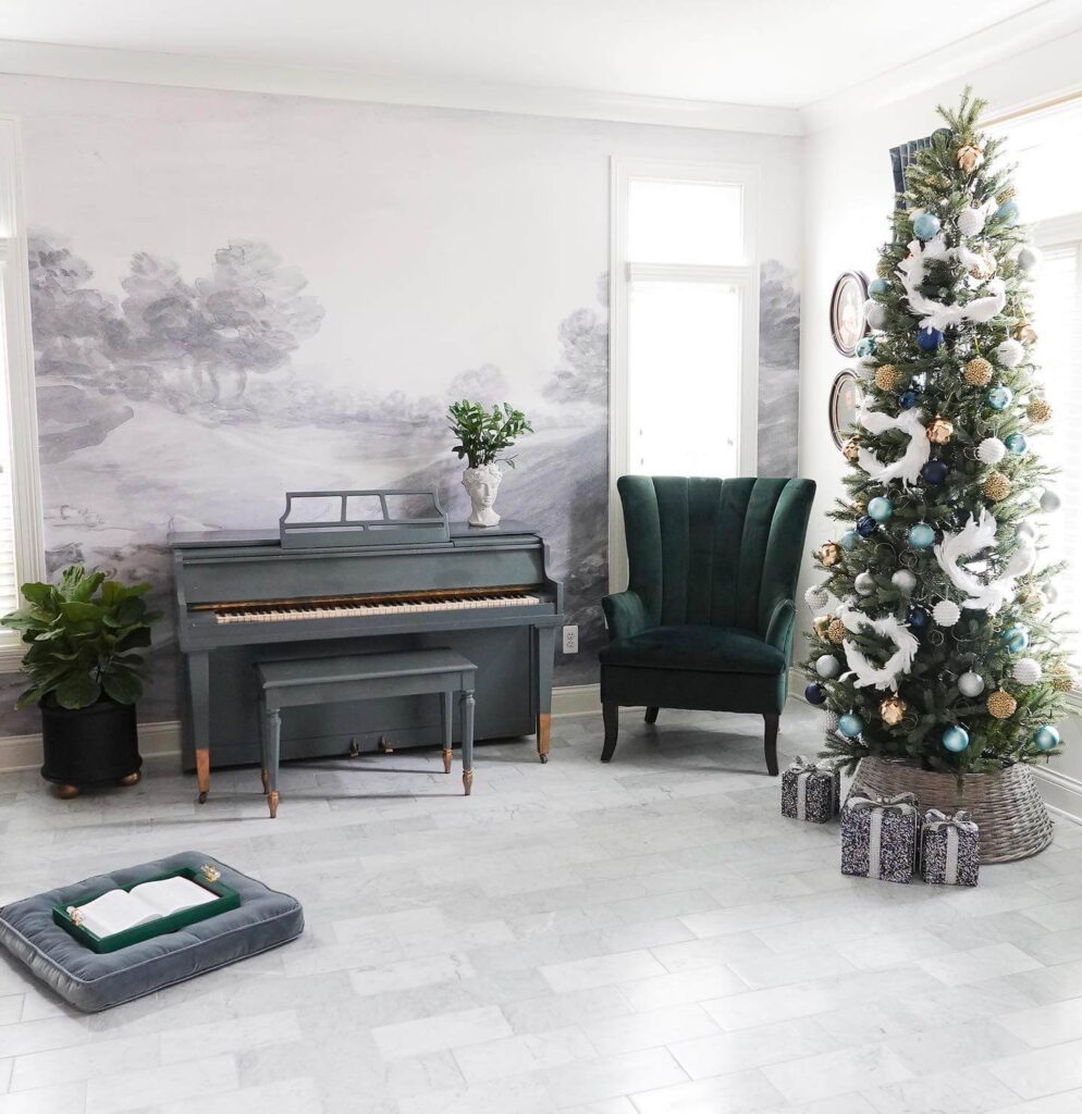 Glam Christmas Decor Ideas for a Luxe Look 24