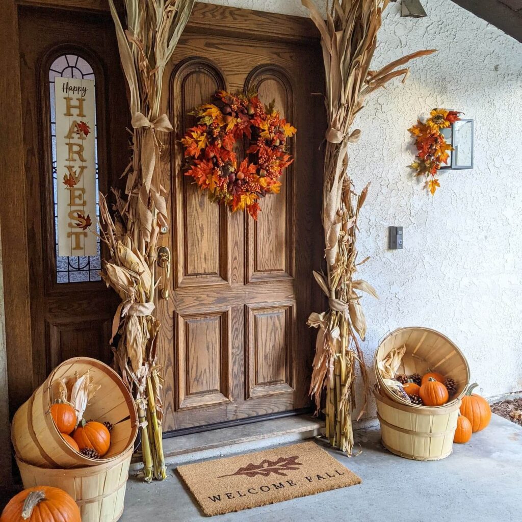 Thanksgiving Porch Decor Ideas to Welcome Fall 24