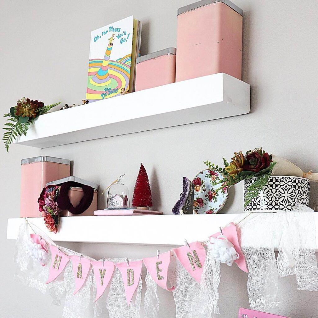 Pink Christmas Decor Ideas You’ll Love 24