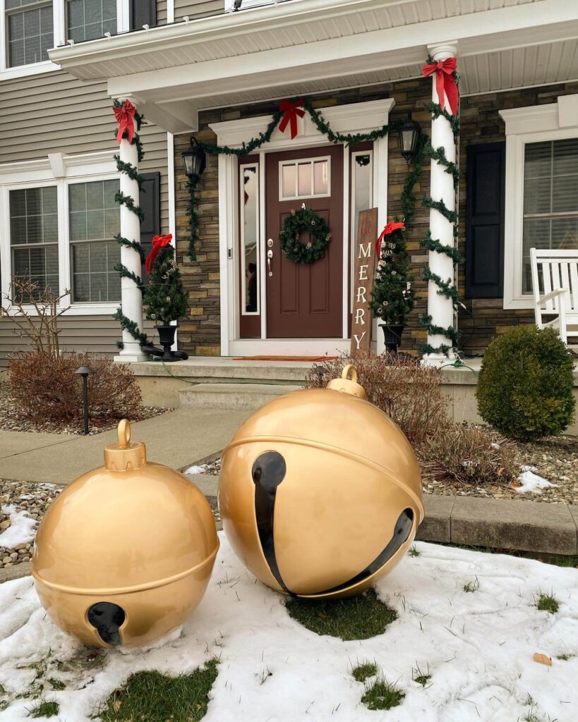 Christmas Outdoor Decorating Ideas to Wow 24