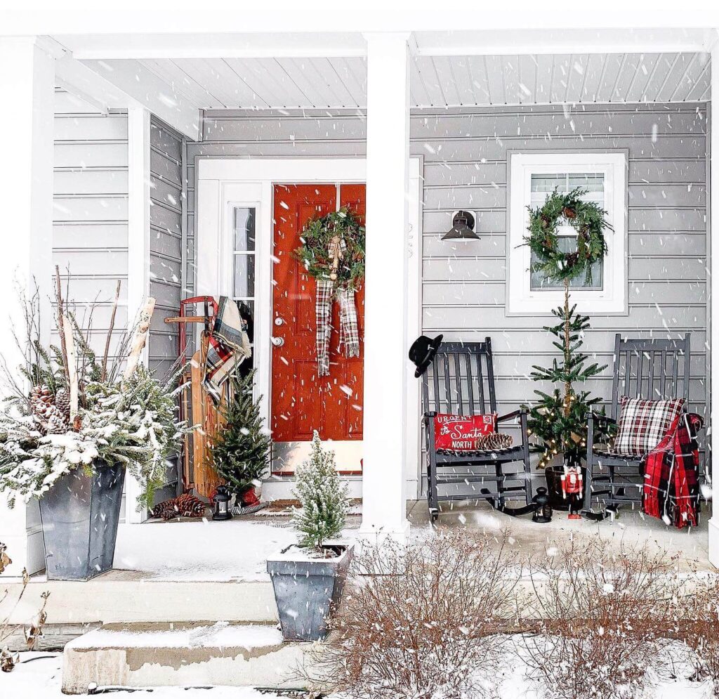 Front Porch Christmas Decor Ideas to Try Now 25