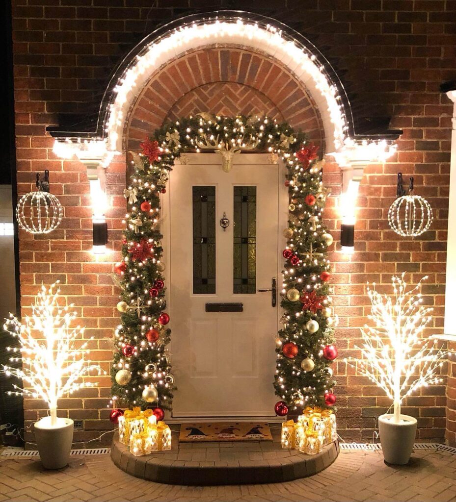 Christmas Outdoor Decorating Ideas to Wow 25