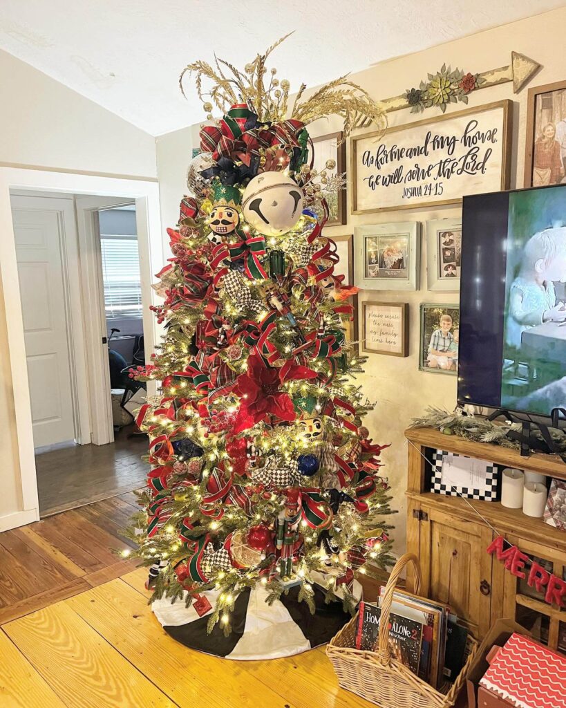 Christmas Tree Decor Ideas for Every Style 25