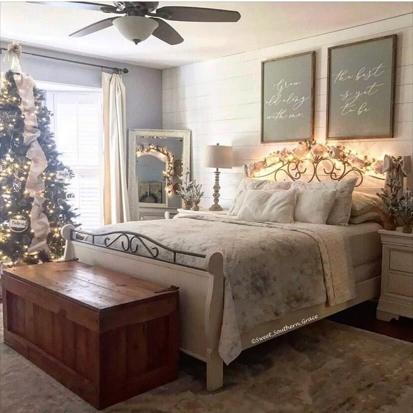 Christmas Bedroom Decor Ideas for Cozy Vibes 26