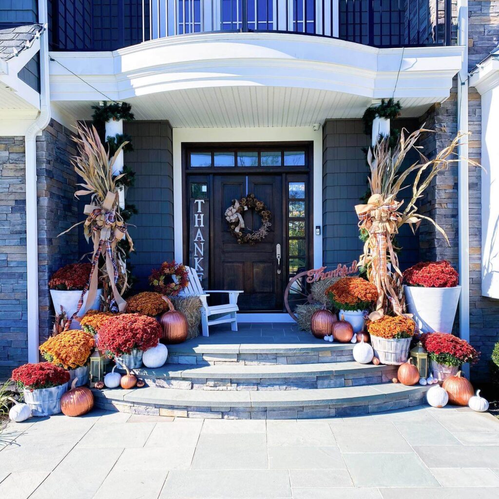 Thanksgiving Porch Decor Ideas to Welcome Fall 26