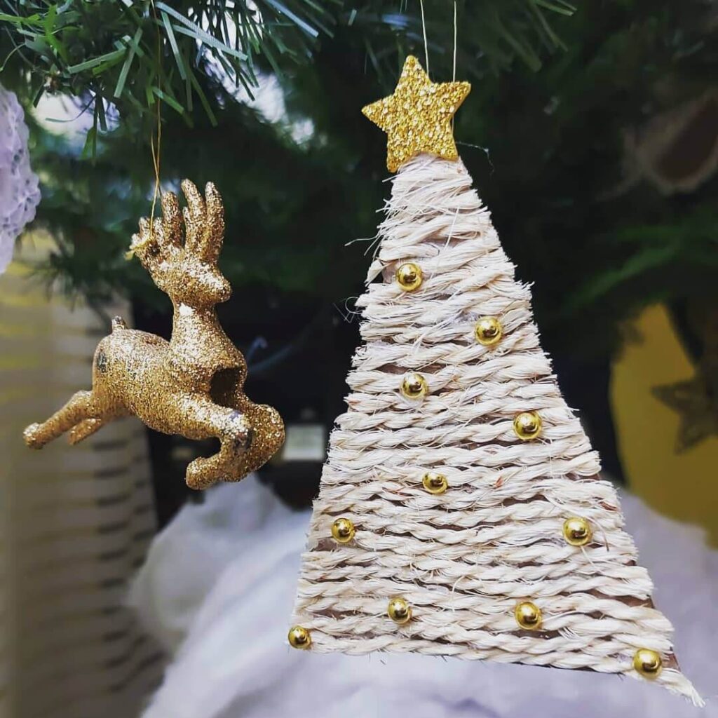 Glam Christmas Decor Ideas for a Luxe Look 26
