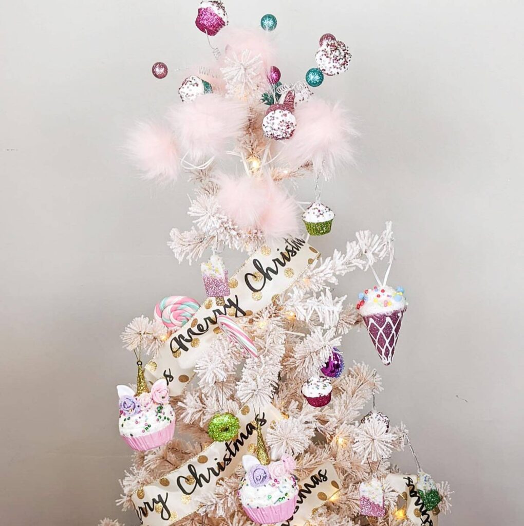 Pink Christmas Decor Ideas You’ll Love 27
