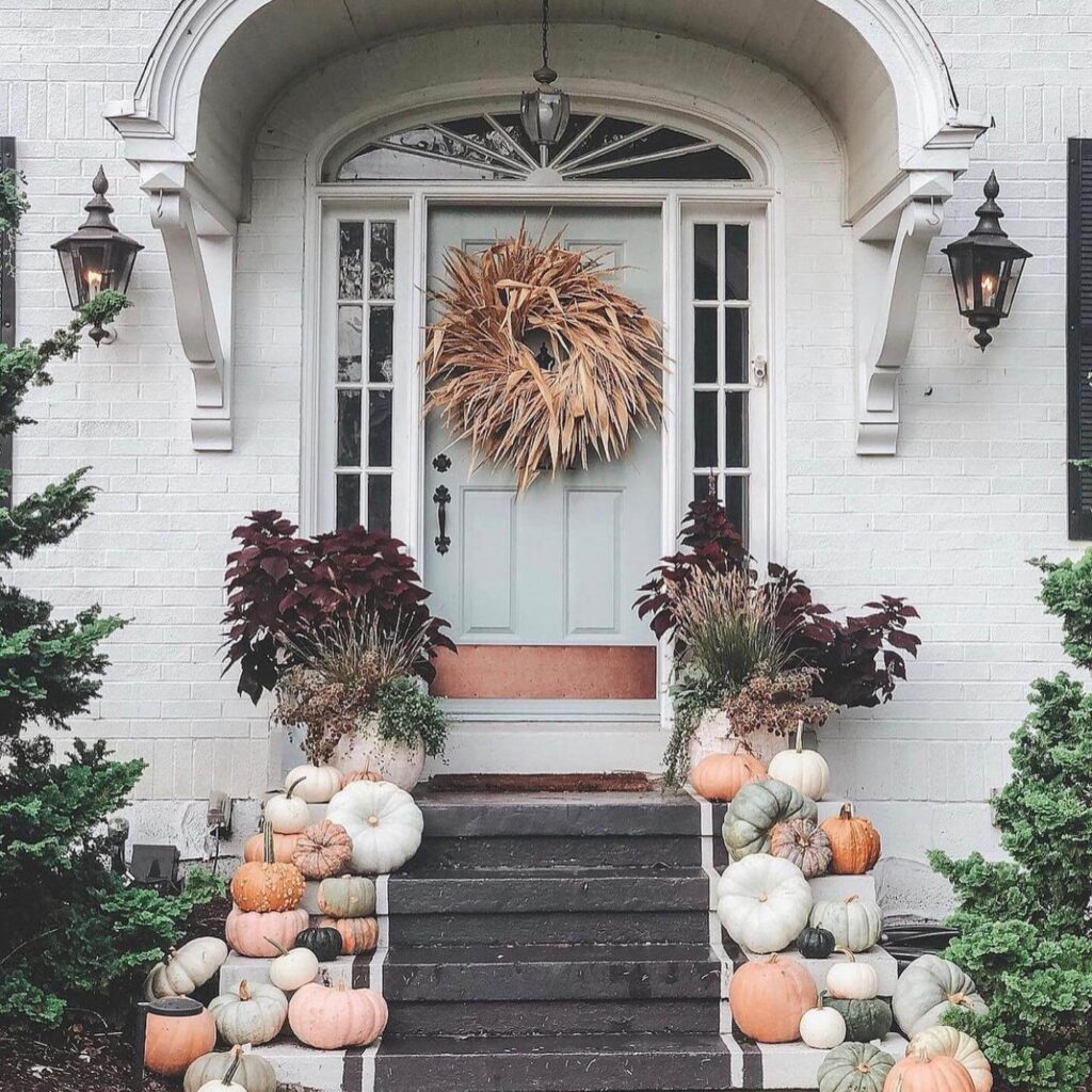 Thanksgiving Porch Decor Ideas to Welcome Fall 27
