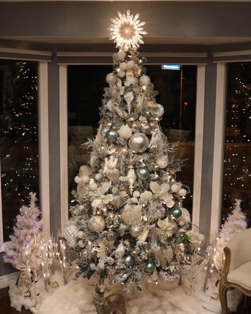 Christmas Tree Decor Ideas for Every Style 27