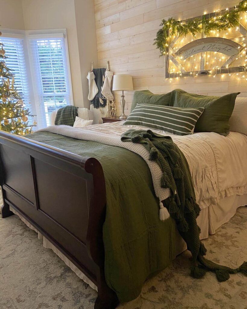 Christmas Bedroom Decor Ideas for Cozy Vibes 27