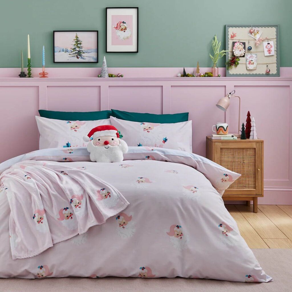 Christmas Bedding Ideas for a Festive Bedroom 27