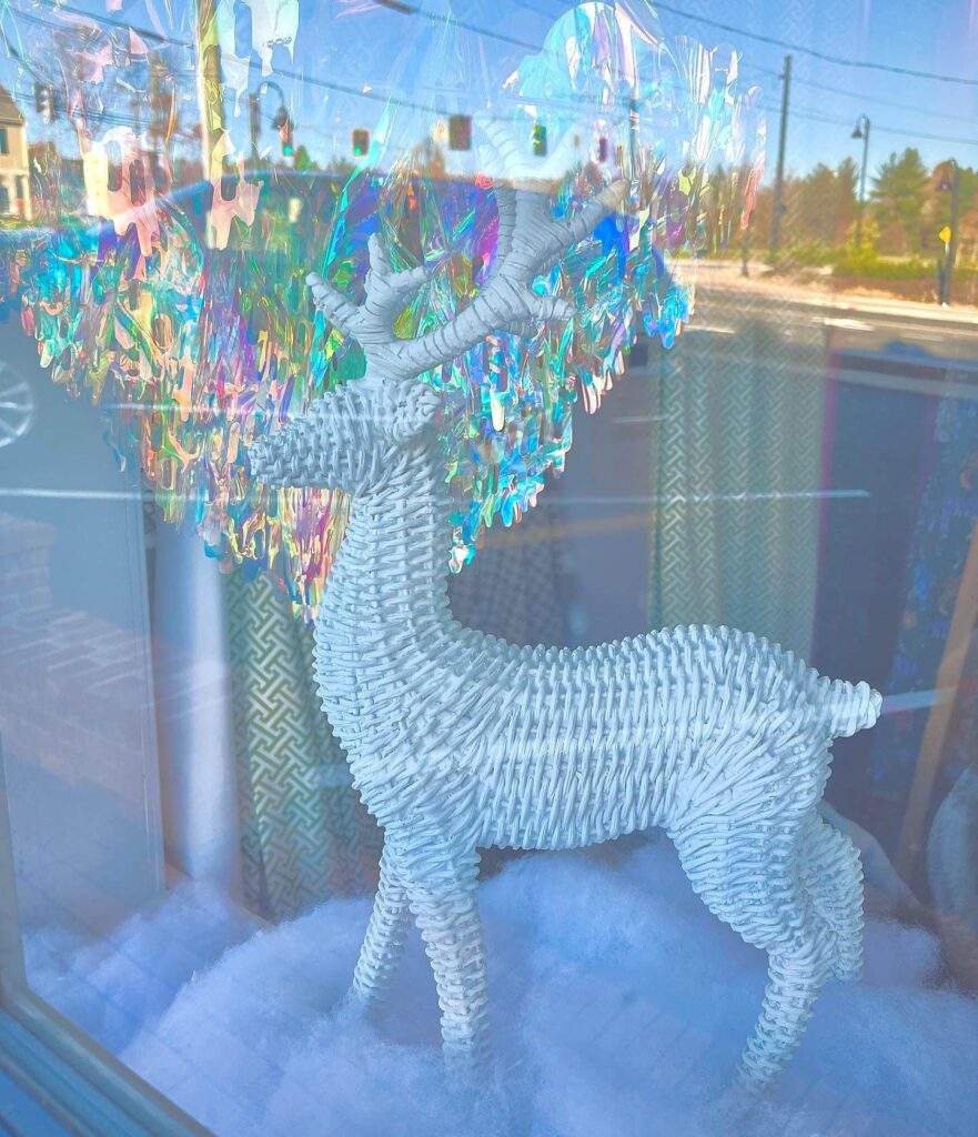 Blue and White Christmas Decor Ideas to Try 28