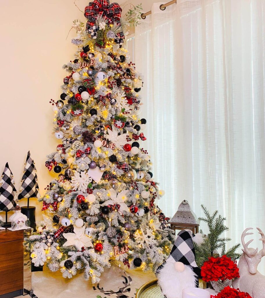 Christmas Tree Decor Ideas for Every Style 28