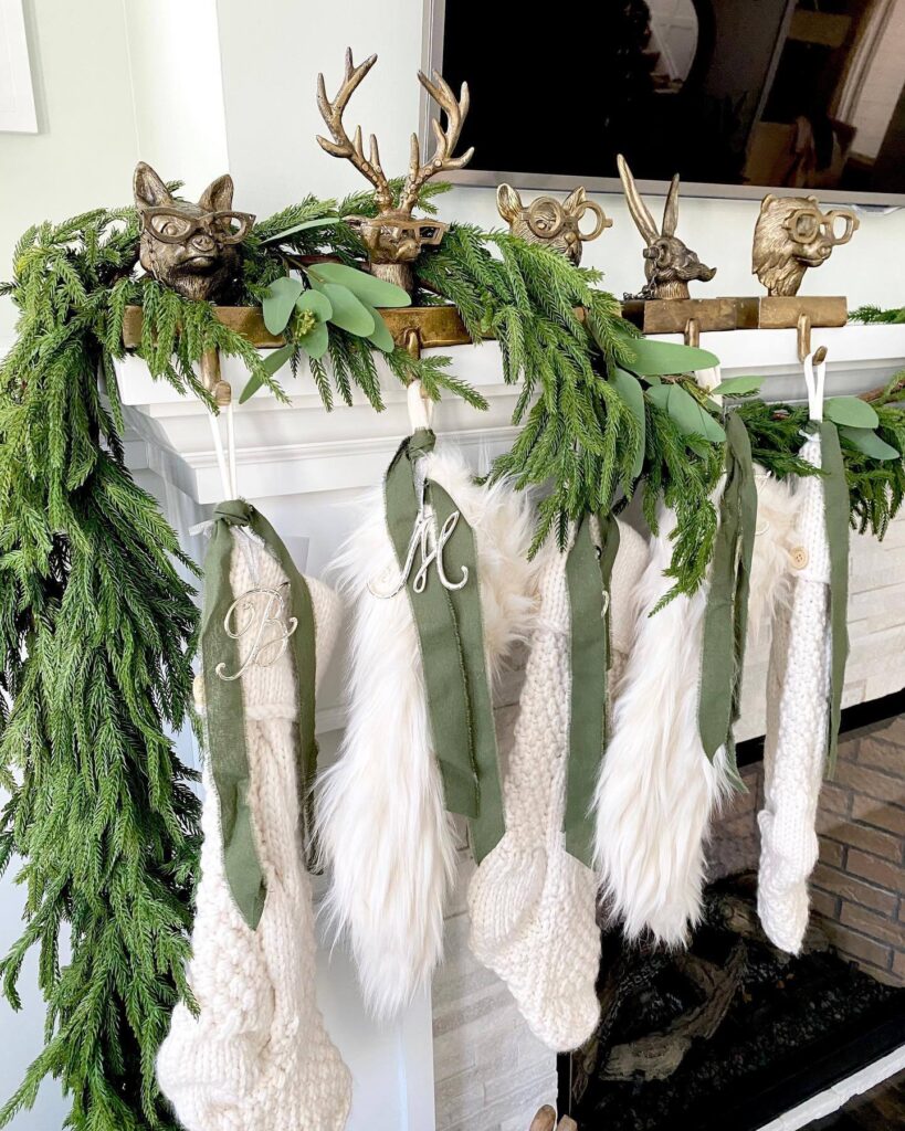 Christmas Mantel Decor Ideas to Try This Year 29
