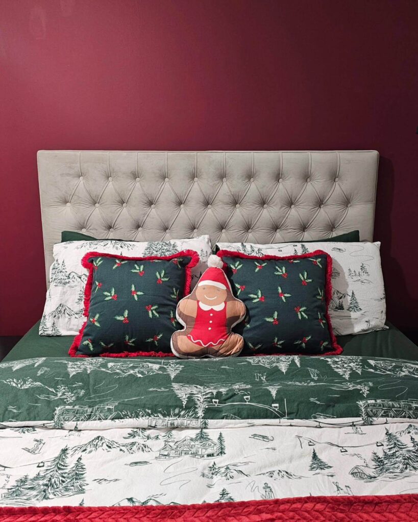 Christmas Bedding Ideas for a Festive Bedroom 29